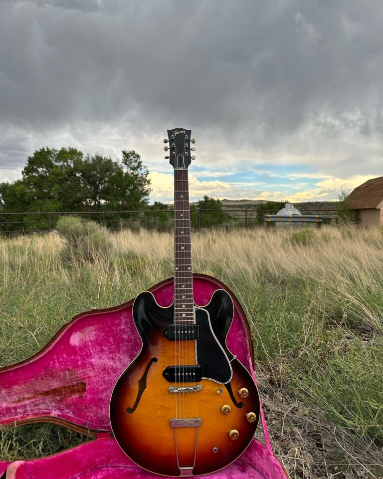 Joe s vintage guitar 1 768x960