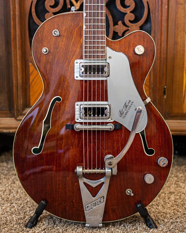 Joe s vintage guitar 3 768x960