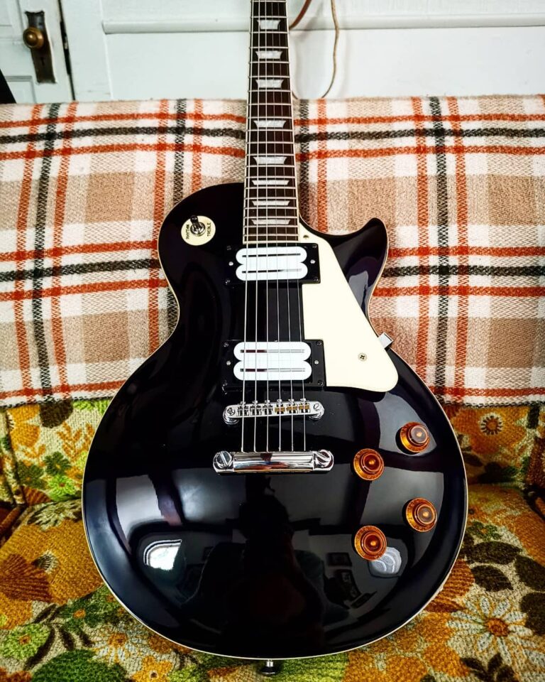 Joe s vintage guitar 8 768x960