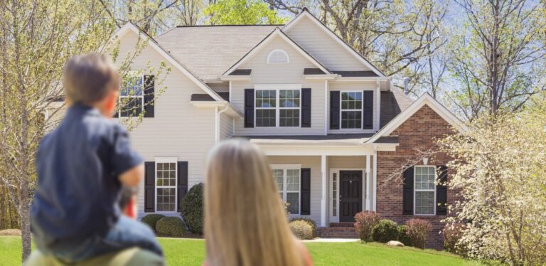 homeowners looking at house 768x374